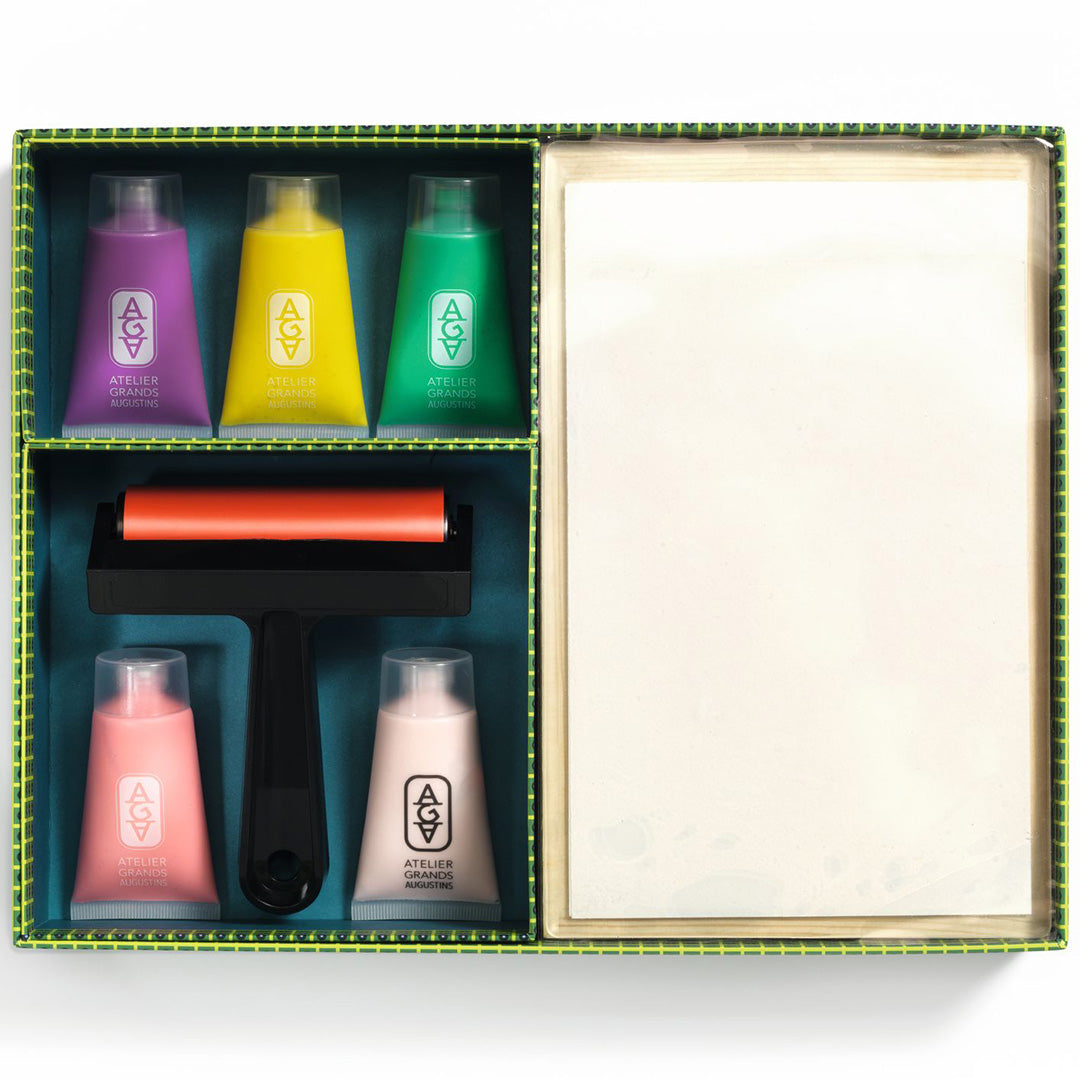 De open verpakking van de Djeco gel printing hobbyset met alle onderdelen netjes gerangschikt.