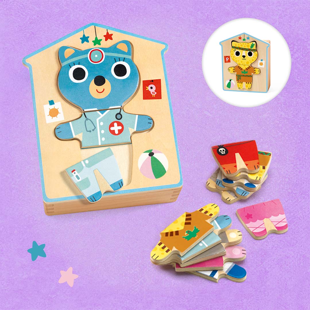 Djeco houten peuterpuzzel met een blauwe beer als dokter op de basis en stapels kledingstukken ernaast, op een paarse achtergrond.