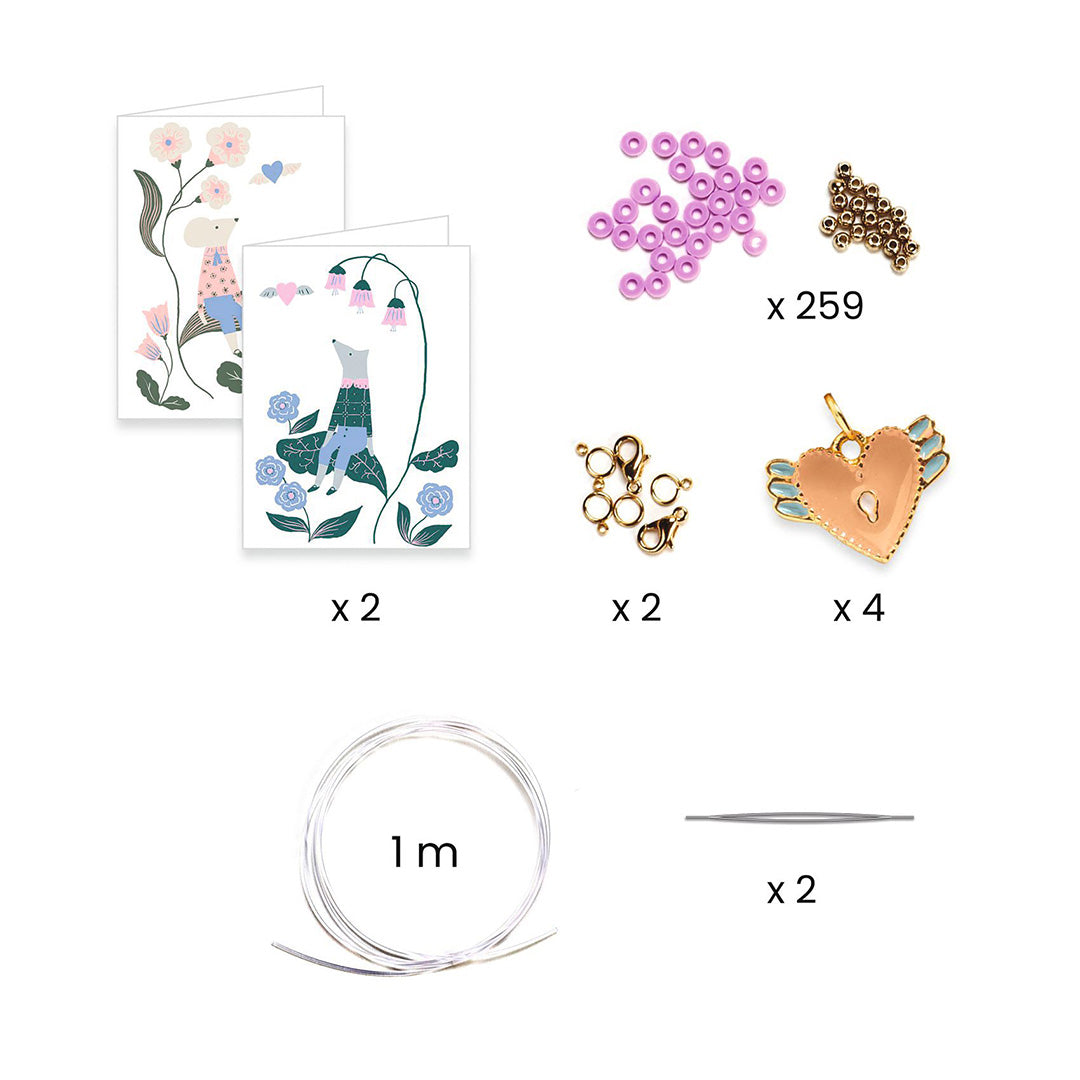 Alle losse onderdelen van de sieraden maken set, inclusief kralen, sluitingen, hartbedels, draad en twee geïllustreerde kaarten.