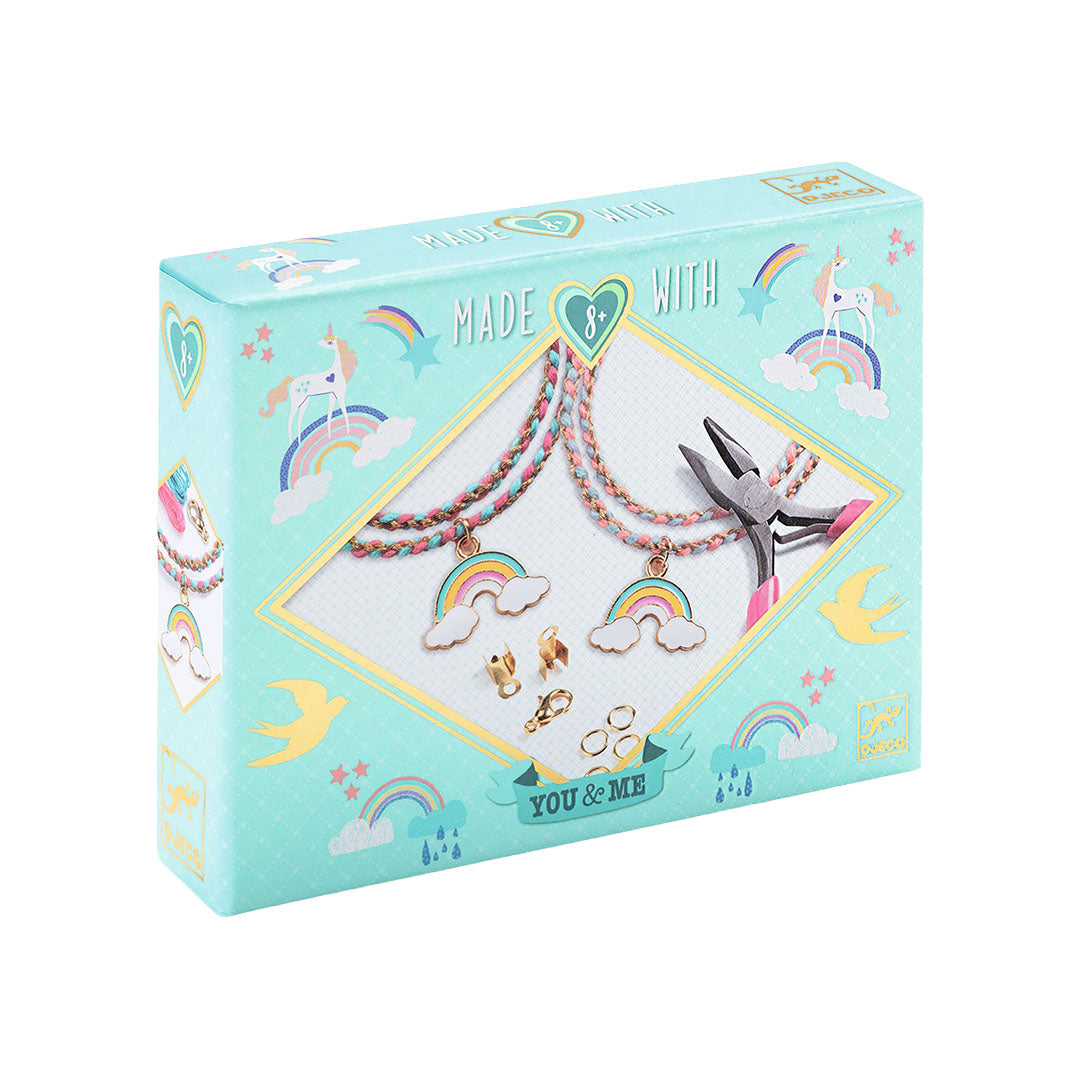 Djeco sieradenset voor kinderen, verpakking met regenboog- en eenhoornthema.