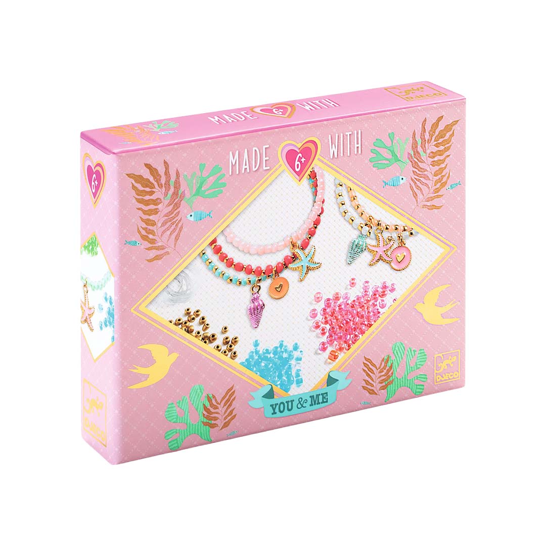 De Djeco knutselset voor armbandjes maken met zeethema op de verpakking.