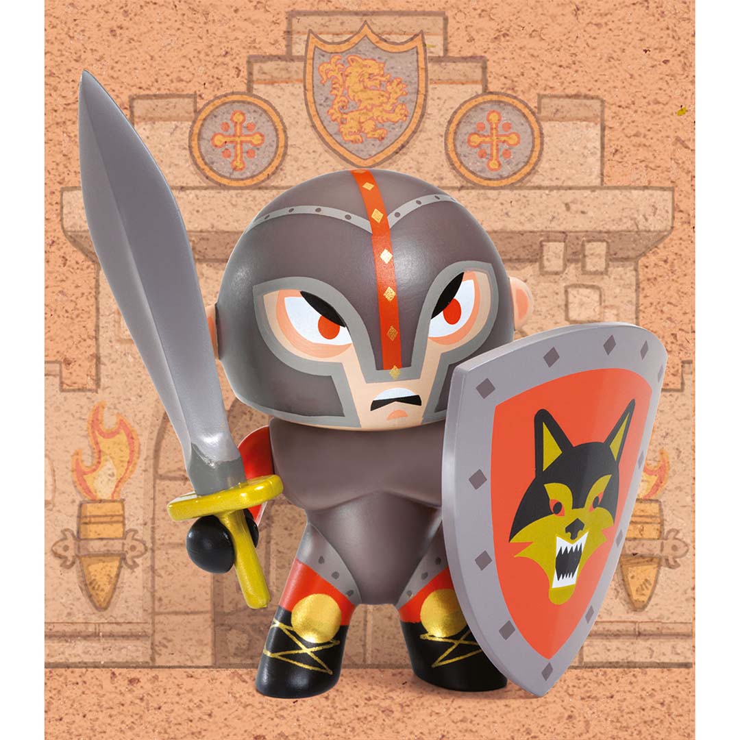 Djeco Arty Toys Flow Knight actiefiguur, een ridder met zwaard en schild, voor een kasteelmuur.