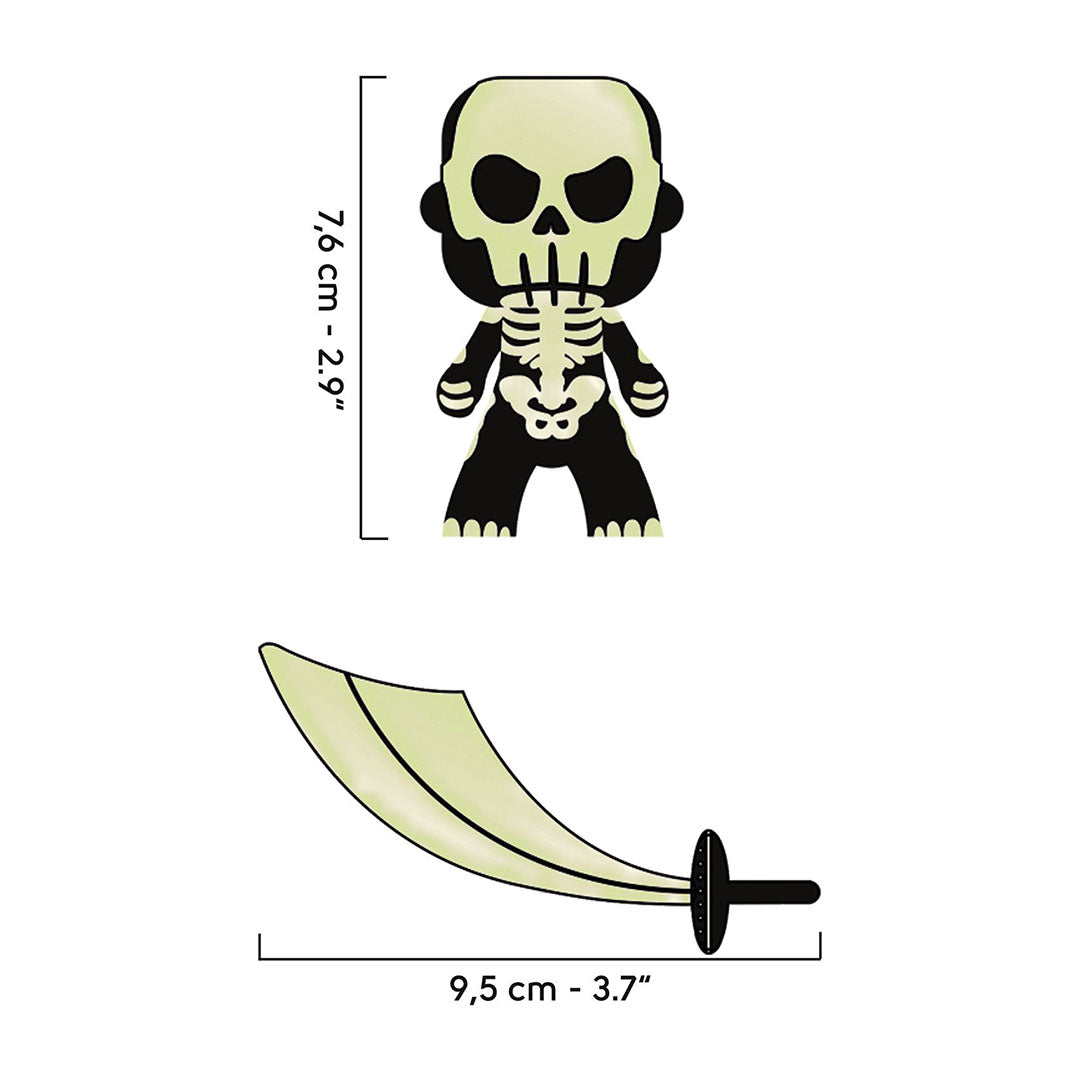 Infographic met de afmetingen van de Skully actiefiguur en het zwaard.