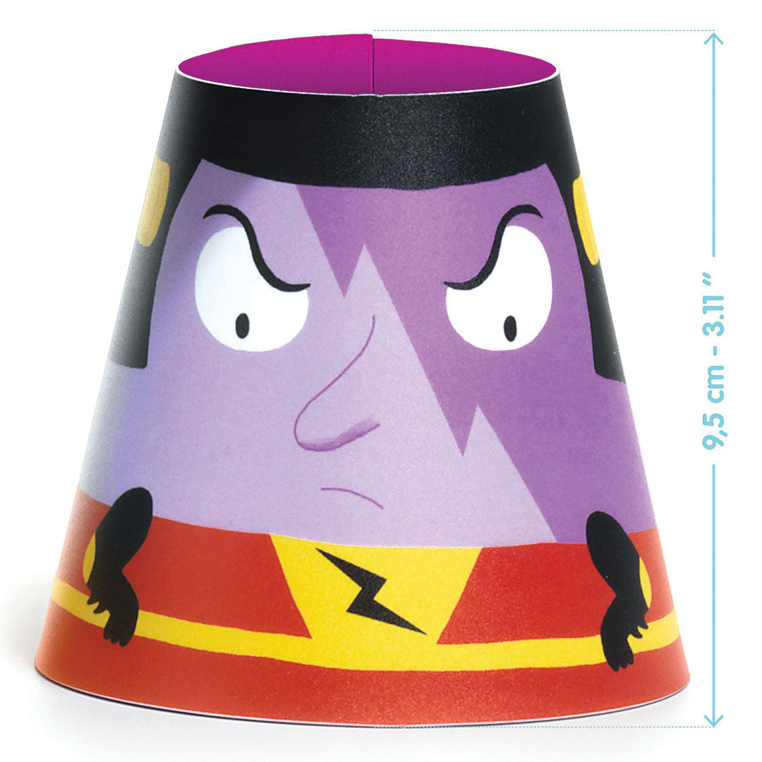 Een Djeco beker met een paars monsterfiguur en de afmetingen van 9,5 cm 3,11 inch ernaast.