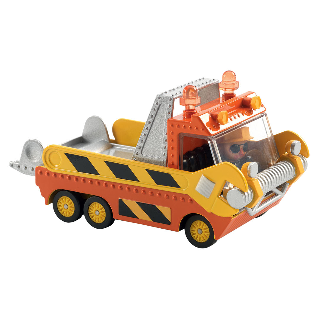 Djeco Crazy Motors sleepwagen speelgoedvrachtauto in oranje en geel met een bestuurder.