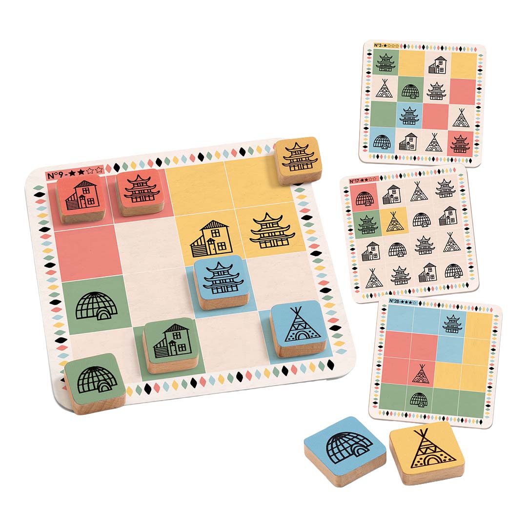 Djeco Crazy Sudoku bordspel met houten speelstukken in de vorm van gebouwen en uitdagingenkaarten.