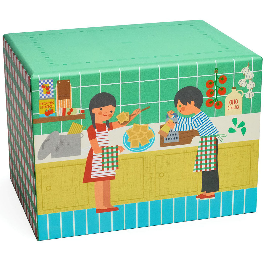 De Djeco speelset verpakking met een illustratie van twee kinderen die pasta koken in een keuken.