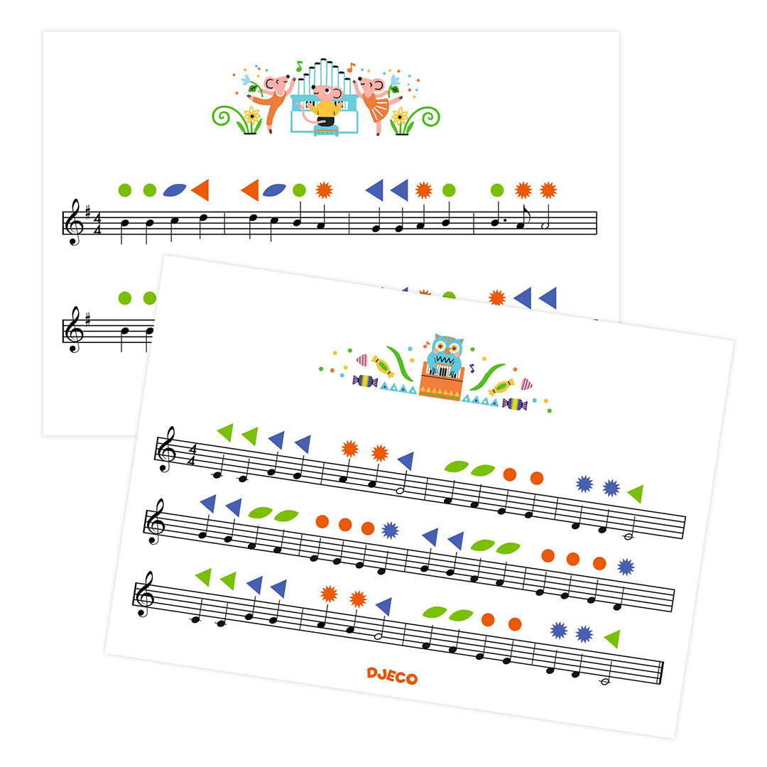 Twee vellen Djeco bladmuziek met kleurrijke symbolen en muzikale noten, en kleine dierenillustraties.