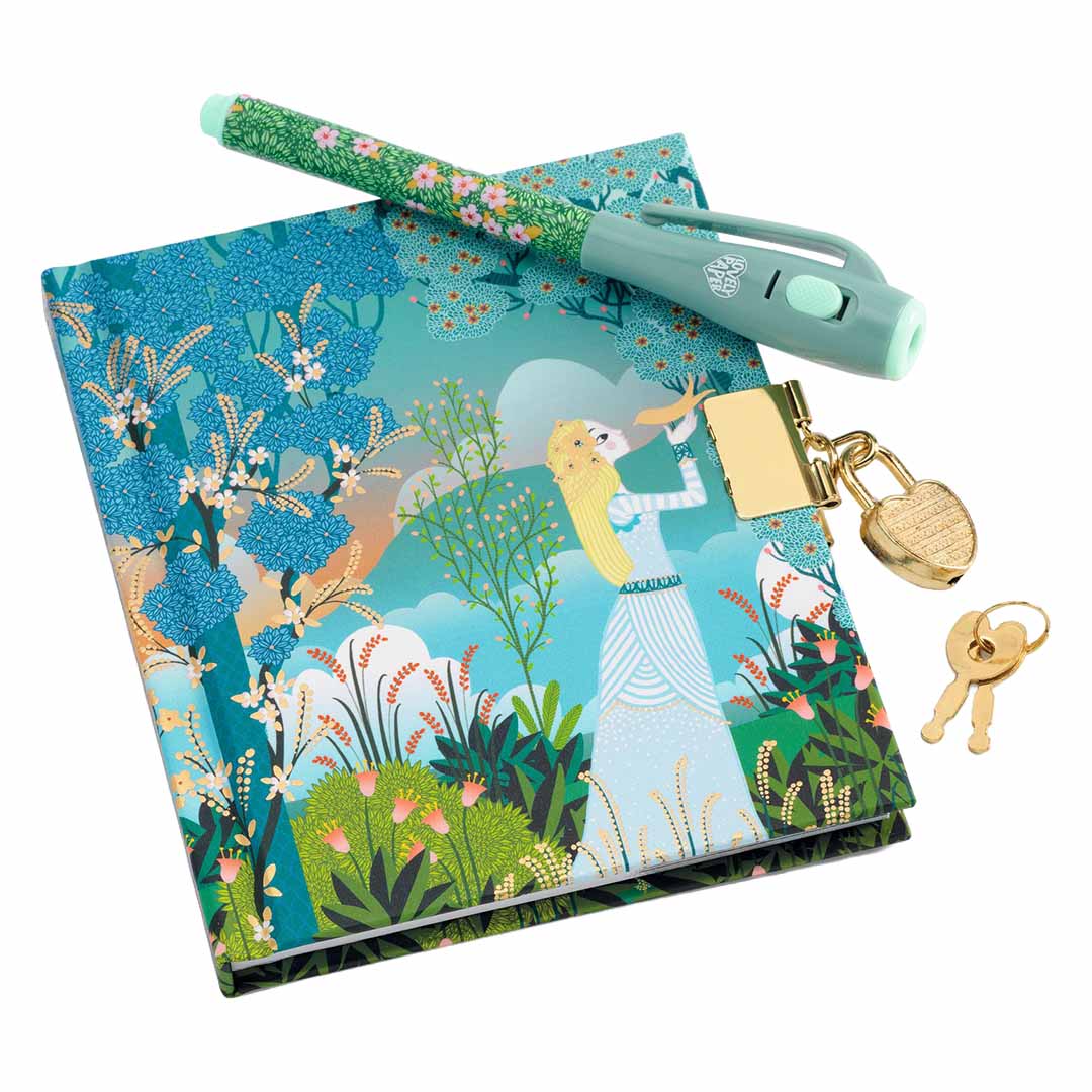 Djeco geheim dagboek met een prinses in een bos, met de magische pen erop en het hartvormige slot met sleutels ernaast.
