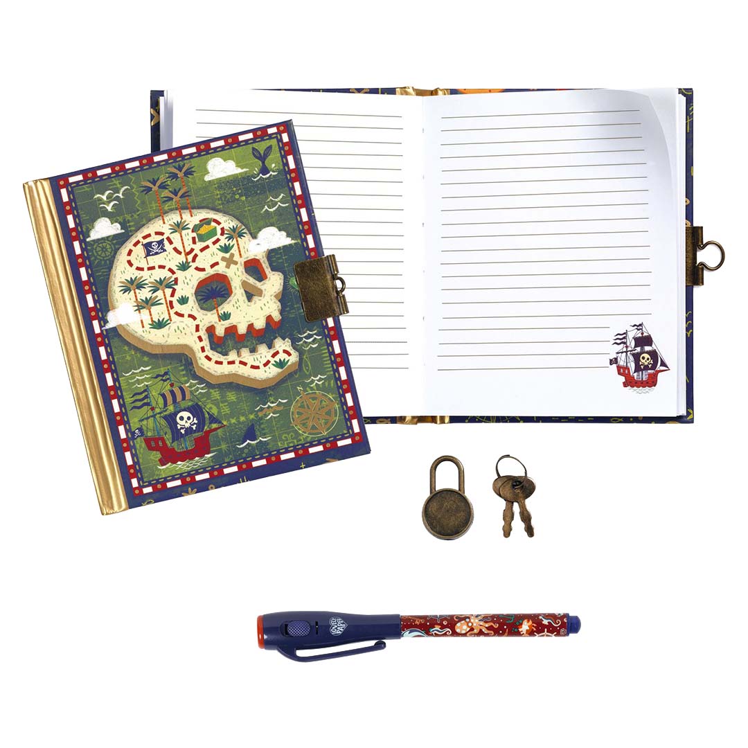Djeco geheim dagboek met piratenthema opengeklapt, met de magische pen, hangslot en sleutels ernaast.