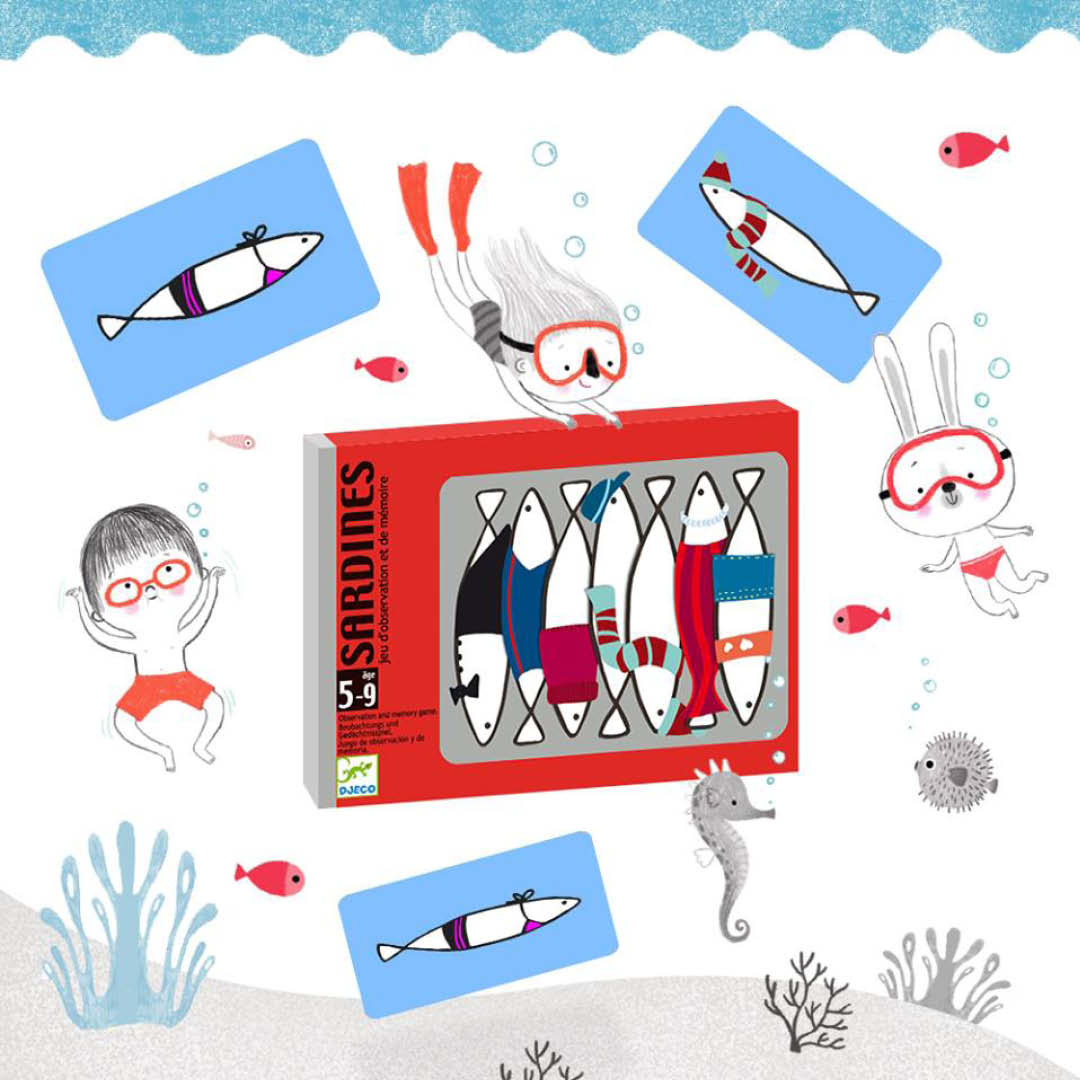 Djeco Sardines geheugenspel in een onderwater demonstratie met spelkaarten en speelse zeedieren.