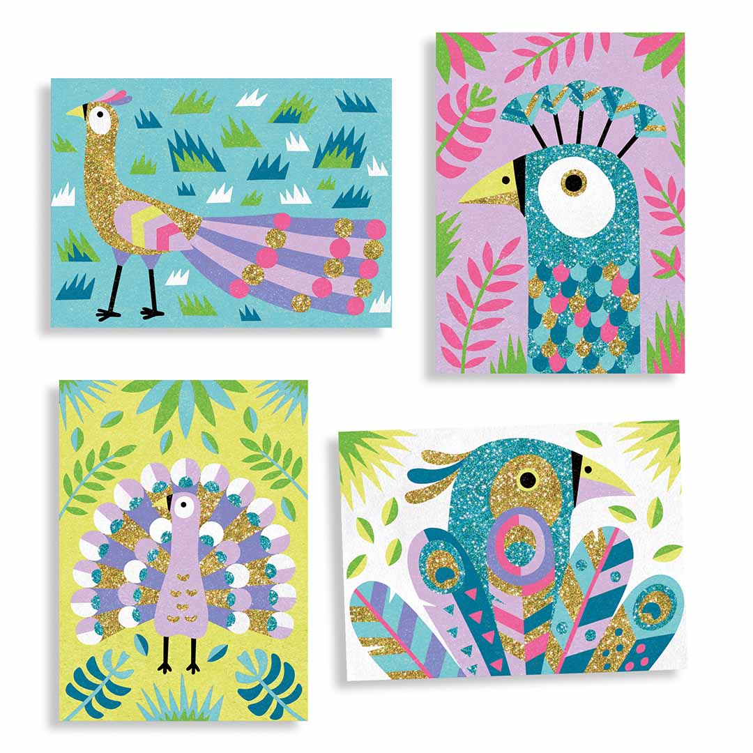 Vier voltooide kunstkaarten van de Djeco hobbyset met glitterende vogels en kleurrijke achtergronden.