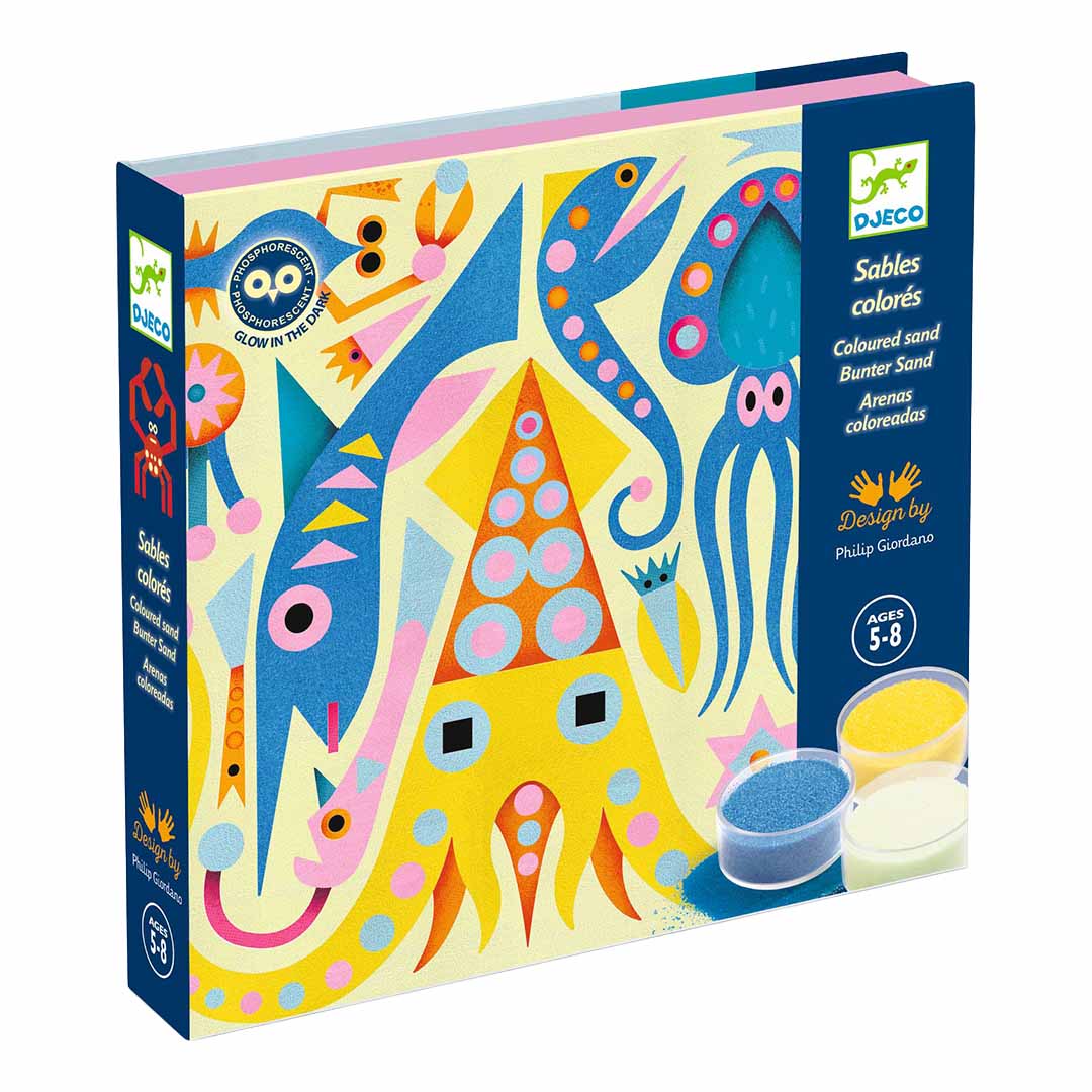 Djeco hobbyset verpakking met kleurrijke zeedieren en glow in the dark effect, inclusief zandpotjes.
