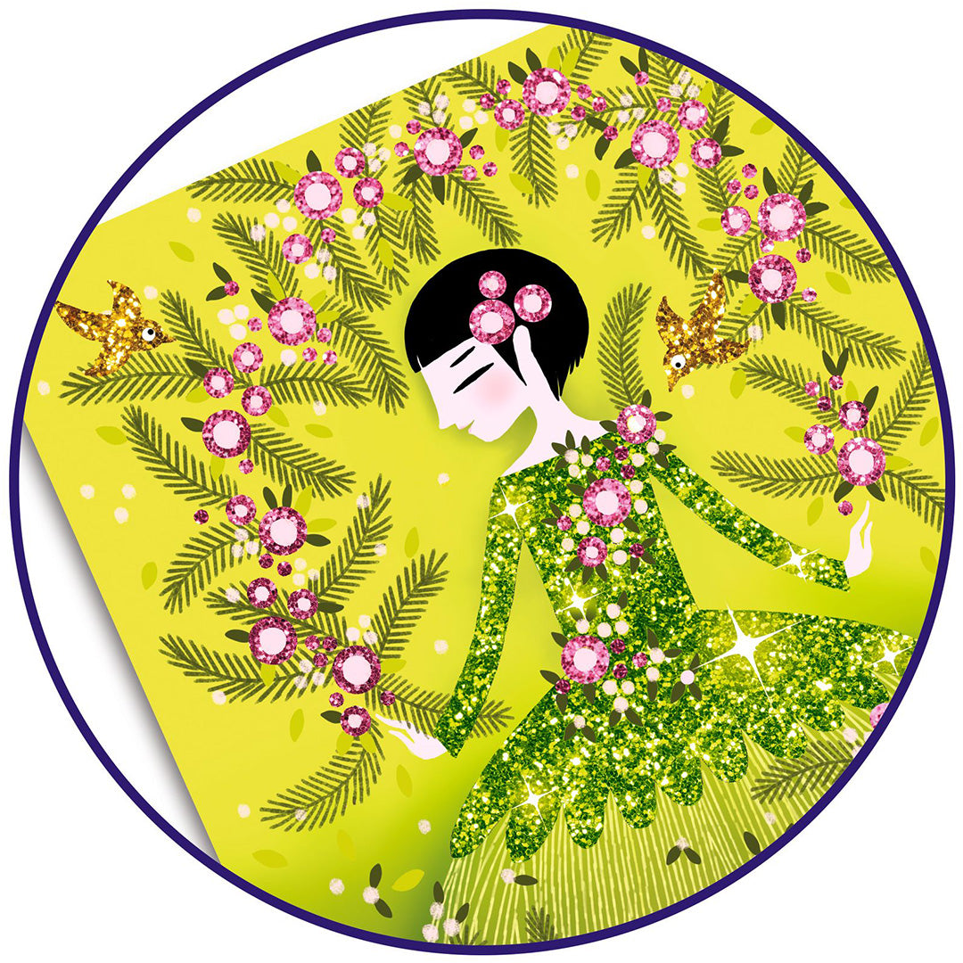 Detail van een Djeco glitterschilderij met een meisje in een groene glitterjurk en roze bloemen.