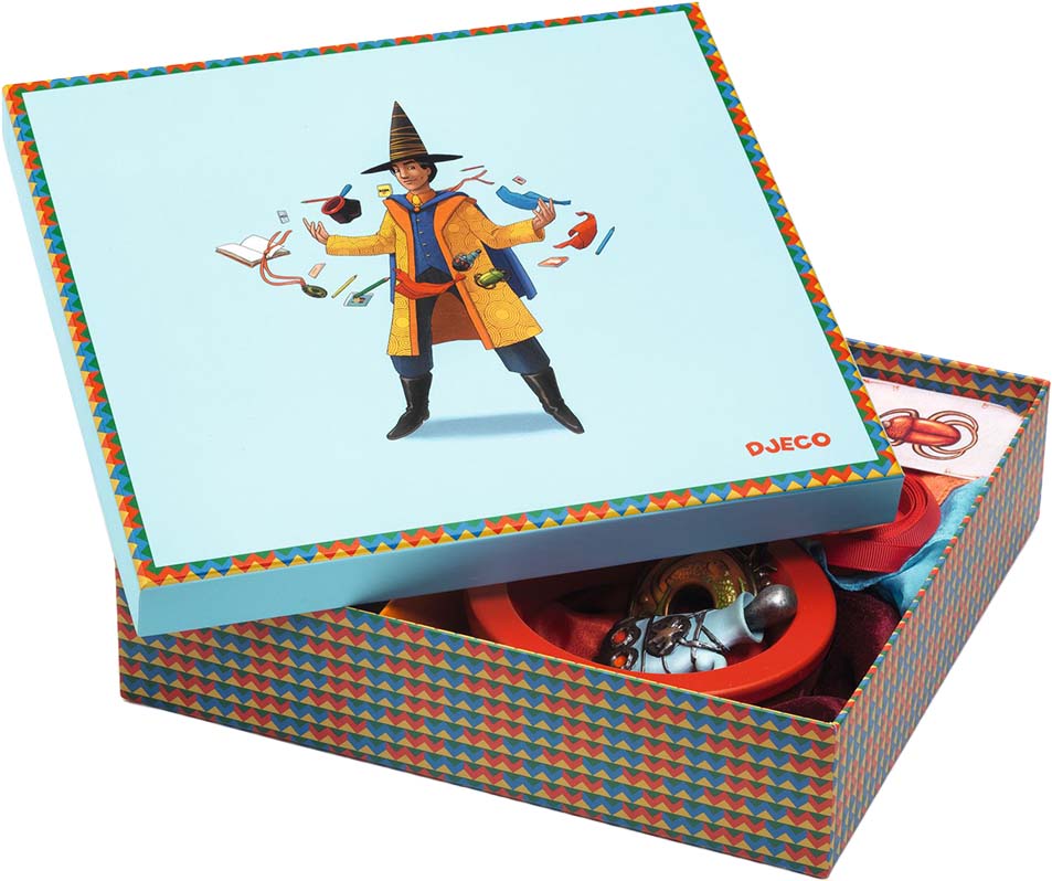 Djeco Fabuloso Magus goochelset, open verpakking met een tovenaar op de deksel en enkele rekwisieten.