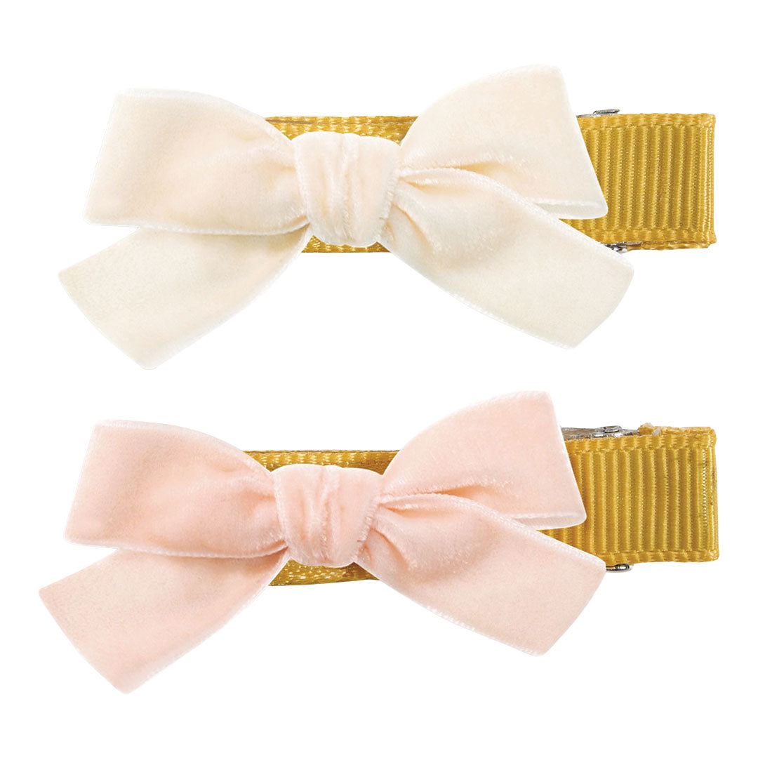 Djeco set van twee haarclipjes met fluwelen strikken in crème en lichtroze op goudgele clips.