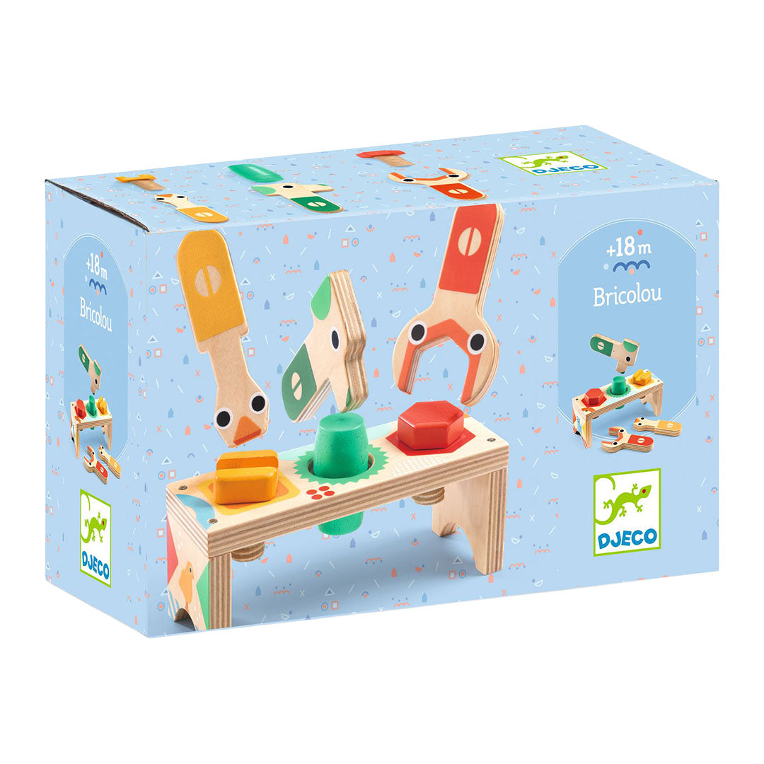 Verpakking van de Djeco houten hamerbank Bricolou met afbeeldingen van het speelgoed en de merknaam.