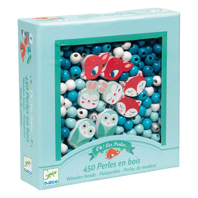 Djeco houten kralen set met kleine dieren in de verpakking, schuin van bovenaf gefotografeerd.
