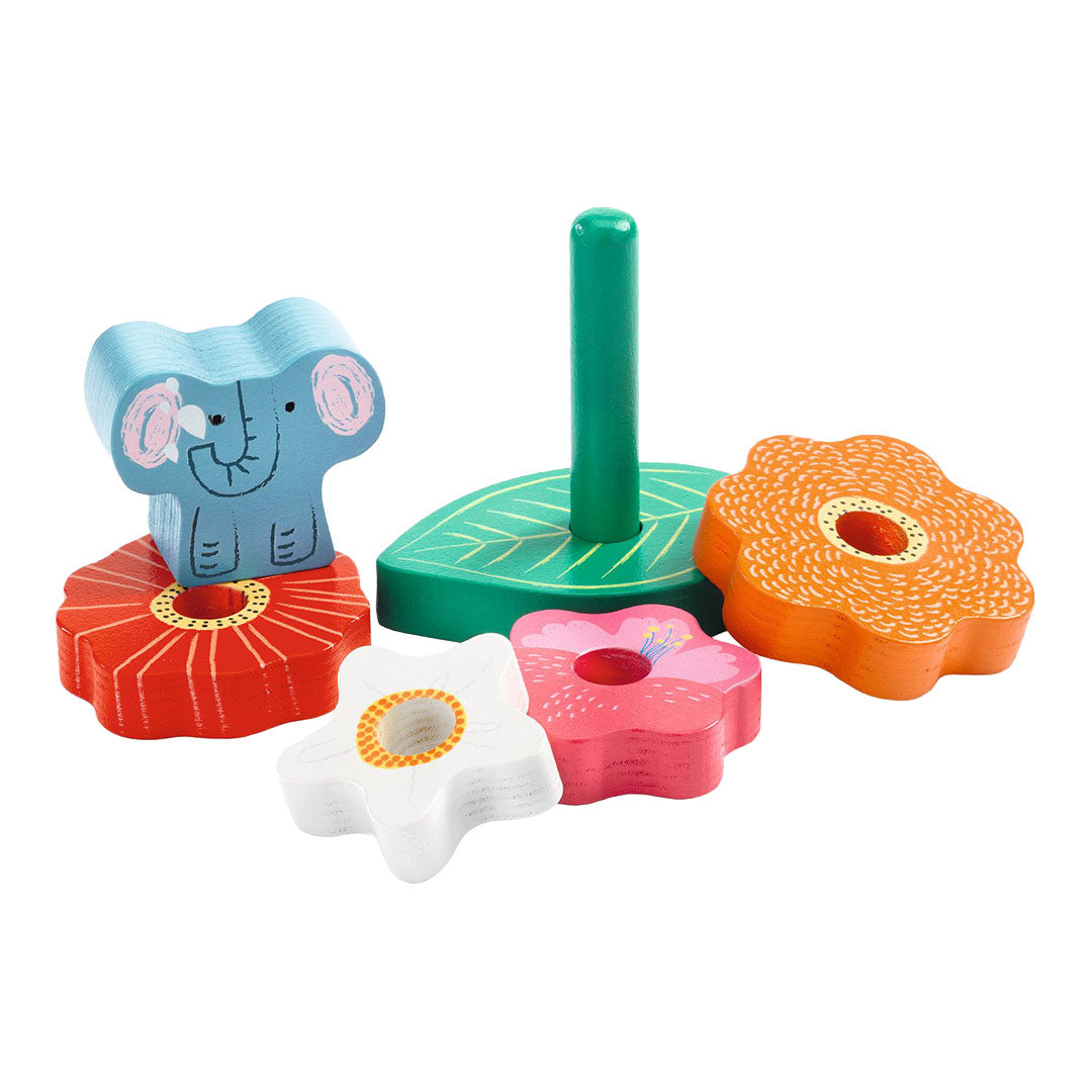 Djeco houten stapelspeelgoed met losse bloemvormige stukken, een blad en een olifant rond een groene staaf.