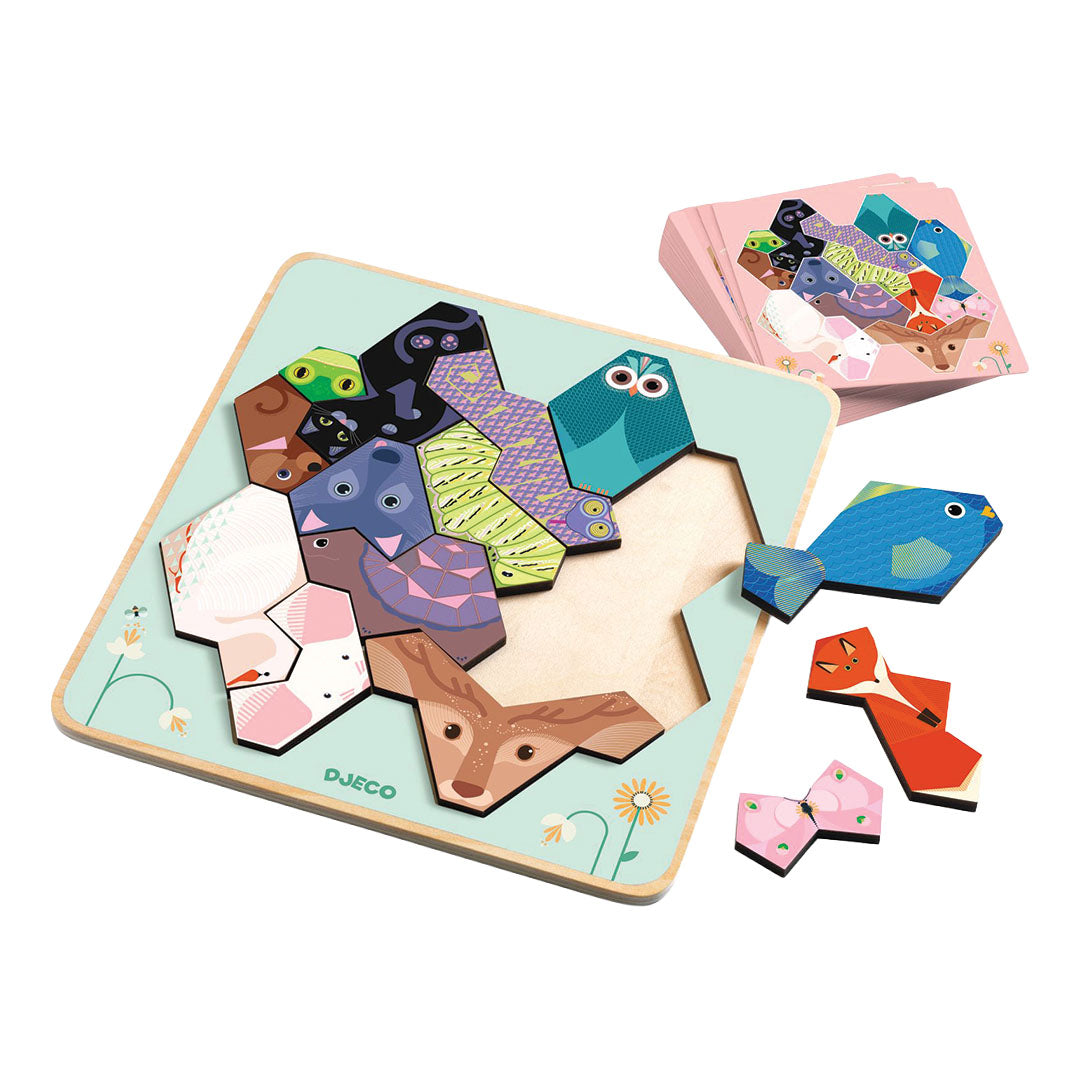 Djeco houten puzzel Formanimo met diverse dierenfiguren op een lichtgroene puzzelplaat.
