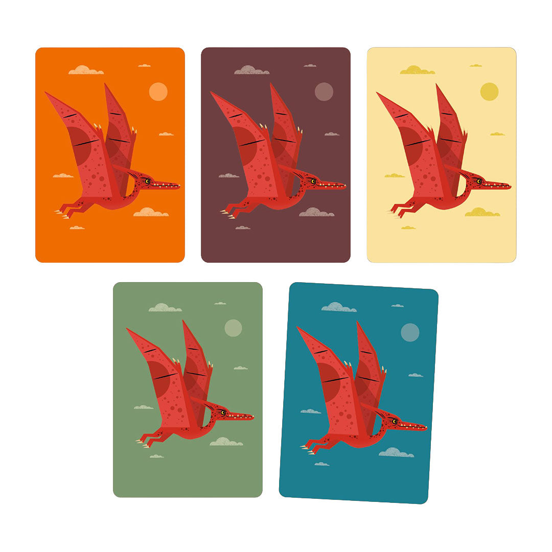 Vijf Djeco Dino Draft speelkaarten met een rode vliegende pterodactyl tegen verschillende achtergronden.