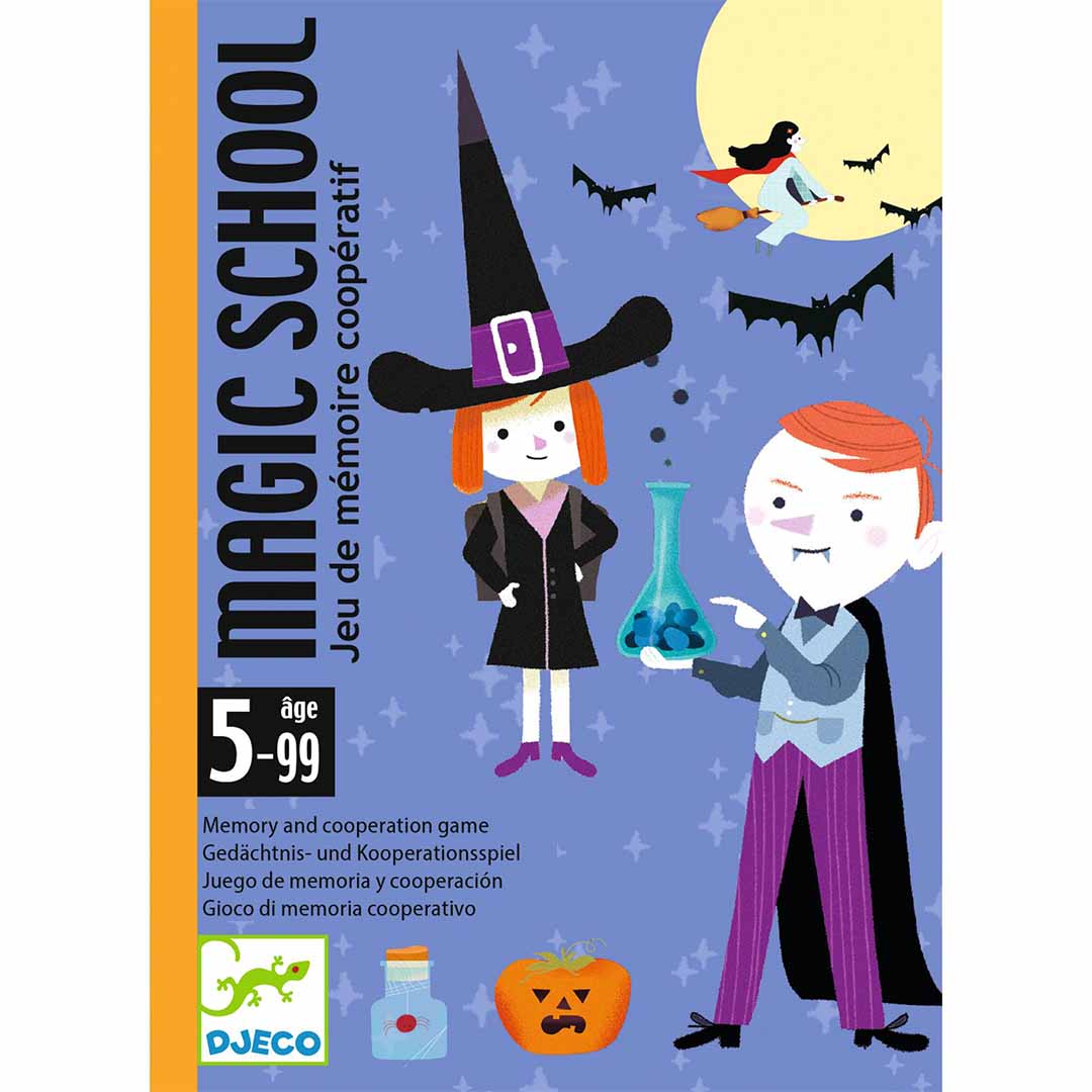Voorkant van de Djeco Magic School kaartspel verpakking met een heks, vampier en pompoen.