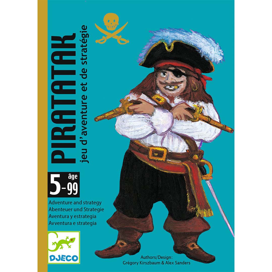 Voorkant van de Djeco Piratatak kaartspel verpakking met een piraat met twee pistolen op een blauwe achtergrond.