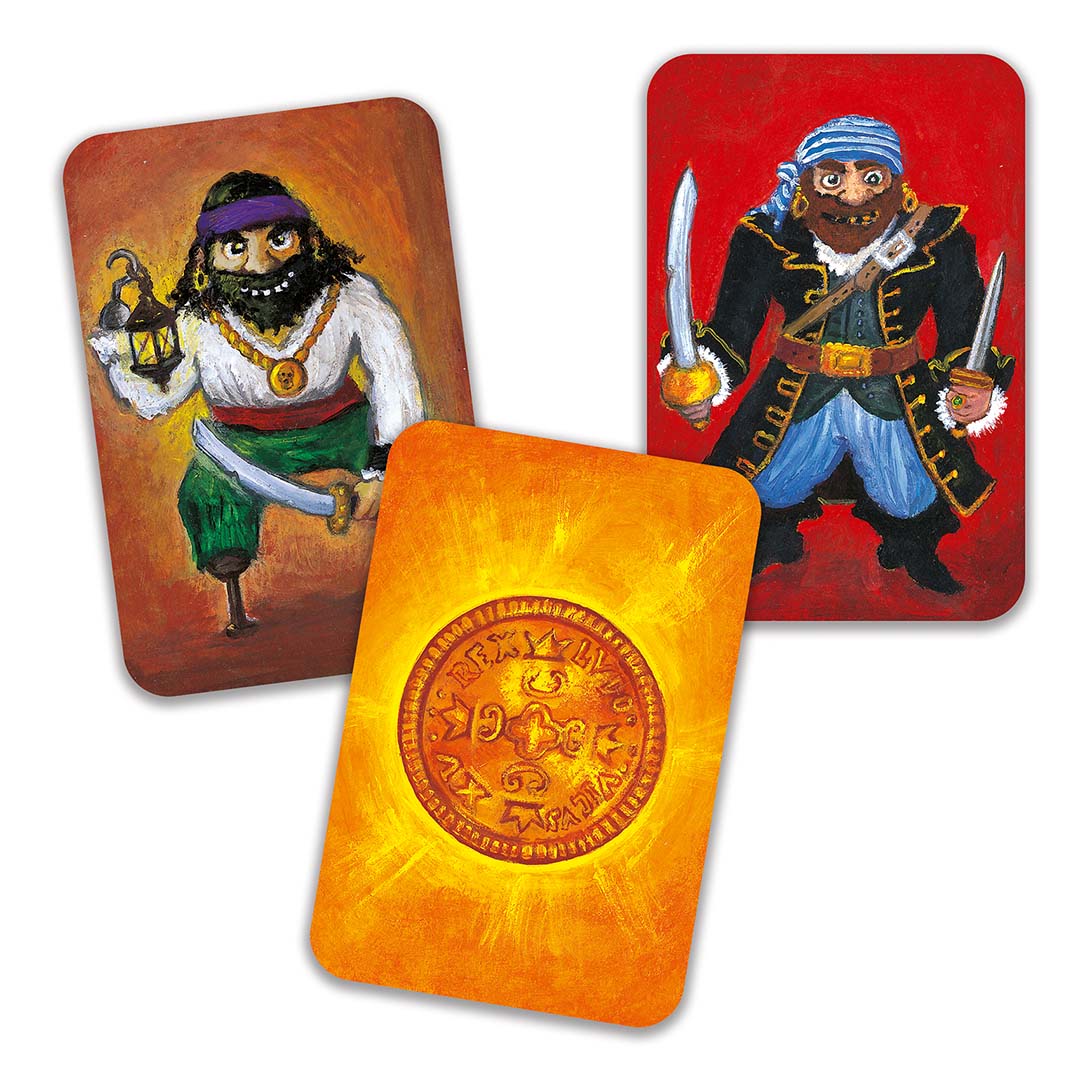 Drie Djeco Piratatak speelkaarten met twee piraten en een omgedraaide kaart met een gouden munt.