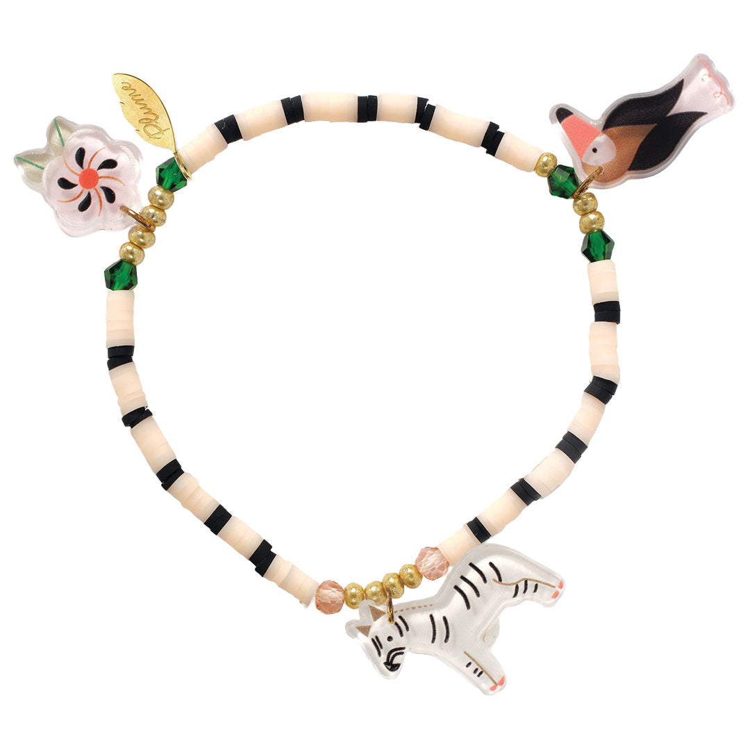 Djeco kinderarmband met gestreepte kralen en bedels van een witte tijger, vogel en bloem.