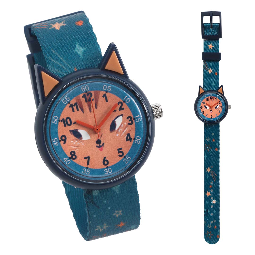 Twee weergaven van het Djeco kinderhorloge met kattengezicht en blauw bandje met sterren.