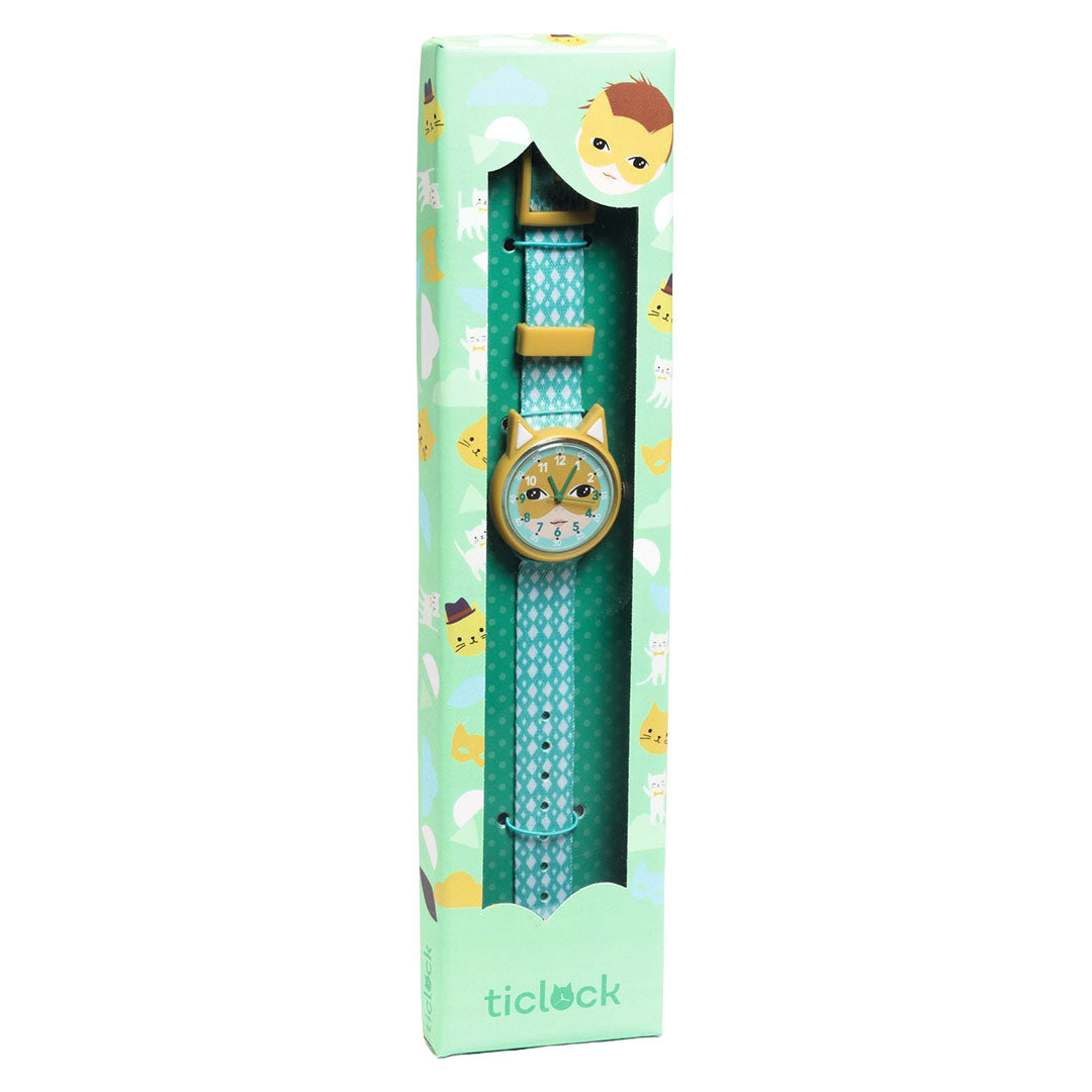 De lichtgroene verpakking van het Djeco kinderhorloge met kattenwijzerplaat, met het horloge zichtbaar in de doos.