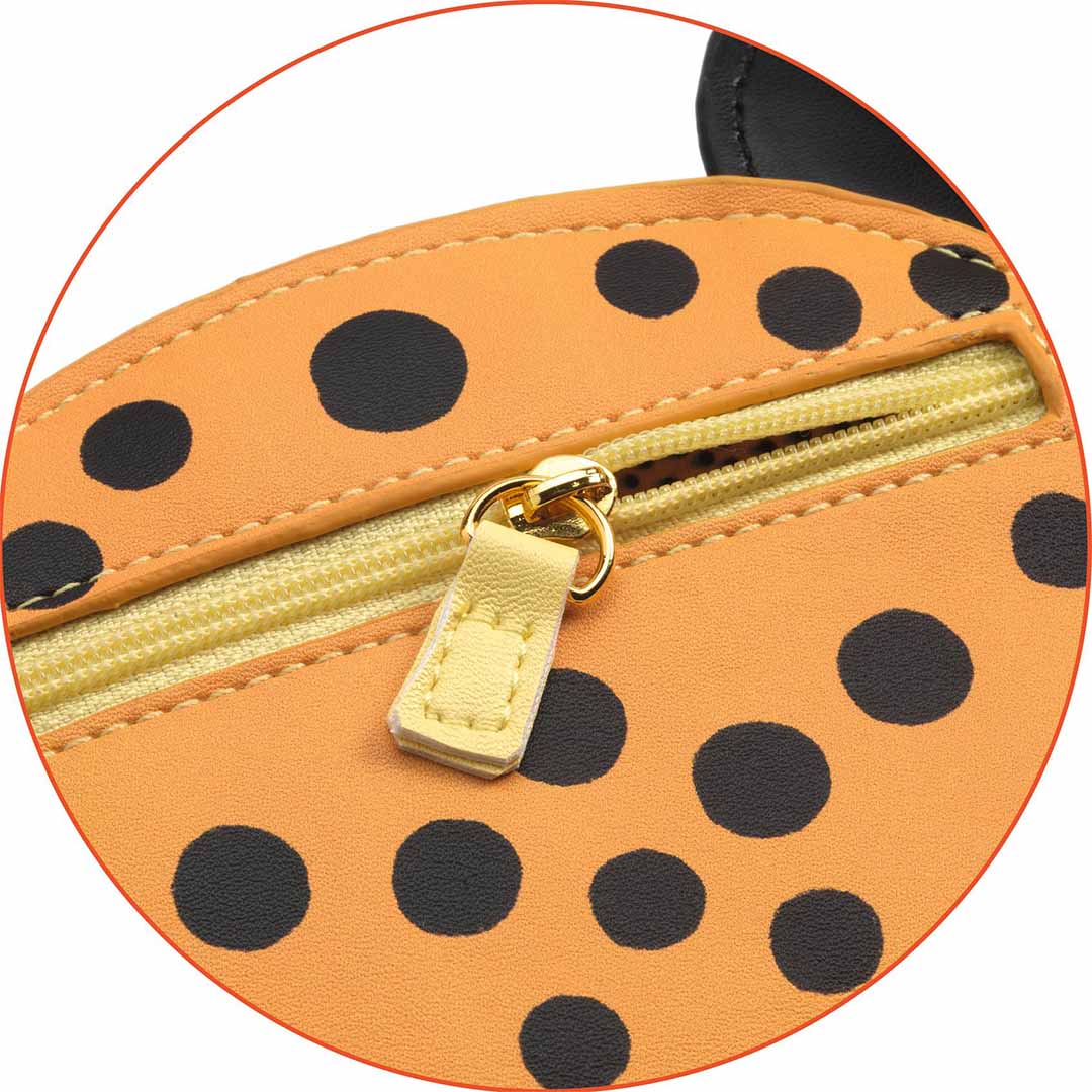 Detail van de gele rits van de Djeco kinder crossbodytas met cheetahpatroon.