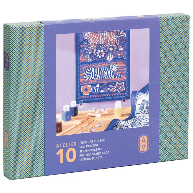 Djeco Atelier 10 zijde schilderen hobbyset verpakking met afbeelding van een beschilderde sjaal en verf.