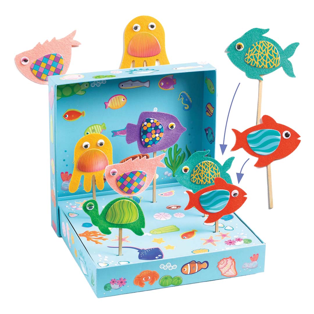 Een open knutselset collage aquarium met diverse vissen en zeedieren op stokjes.