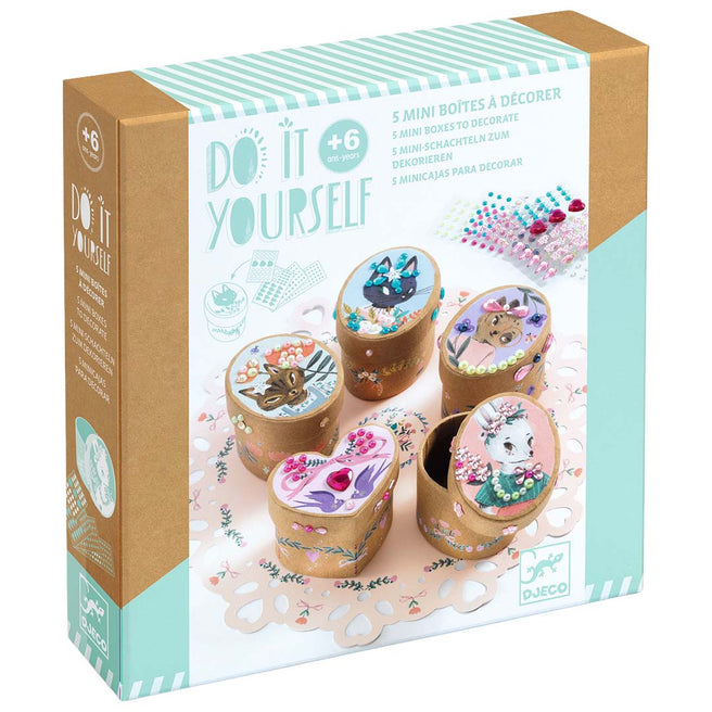 Verpakking van de Djeco knutselset voor 5 DIY opbergdoosjes met dieren en bloemen.