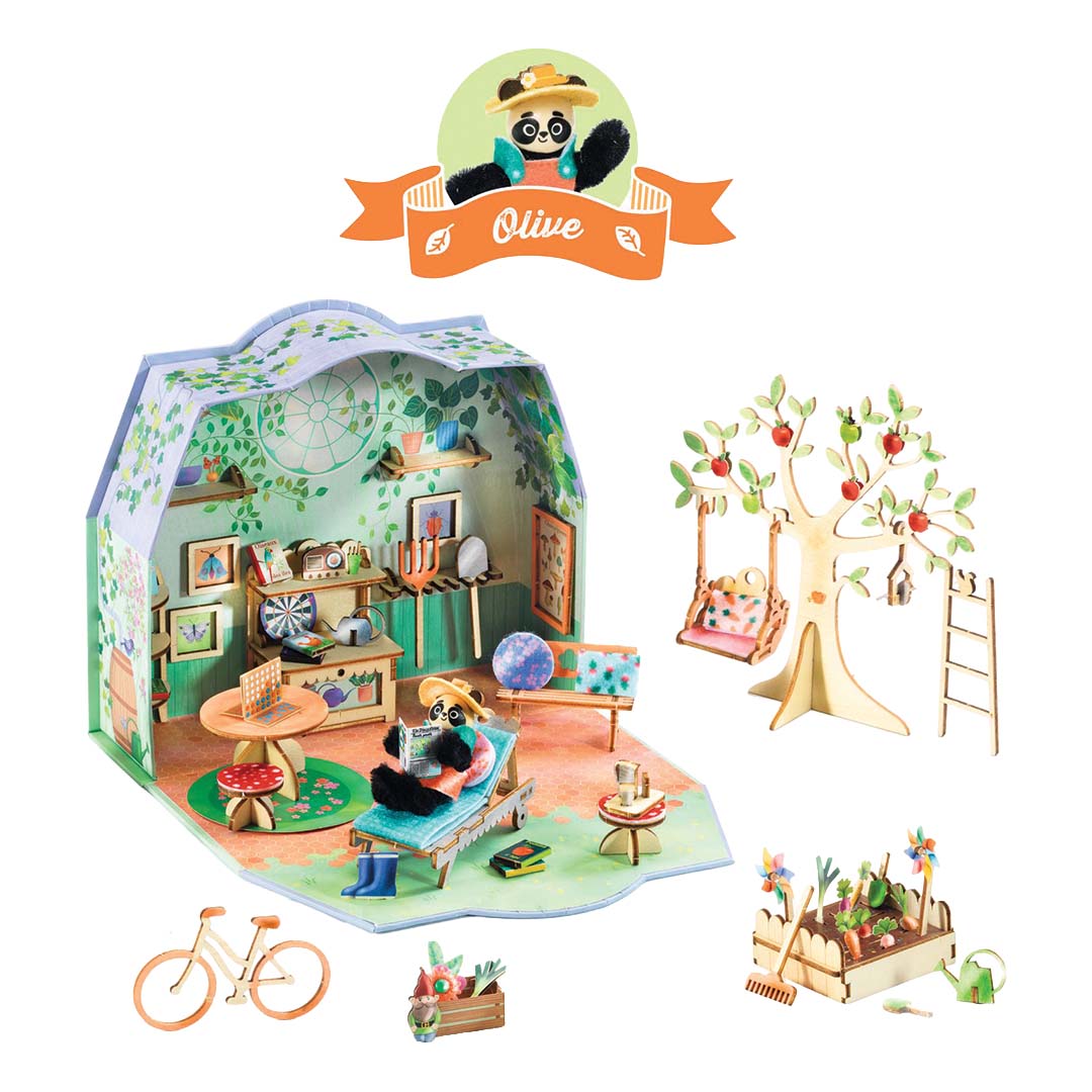 Djeco knutselset 'Mi House - Olive' met een pandafiguur in een huisje, een boom met schommel, een moestuin en een fiets.