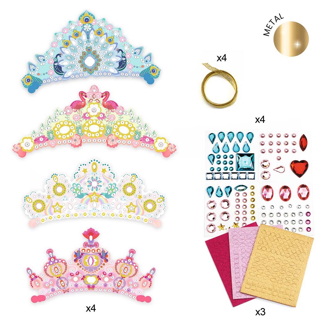 De inhoud van de Djeco knutselset met vier onversierde diademen en diverse mozaïekstickers en linten.