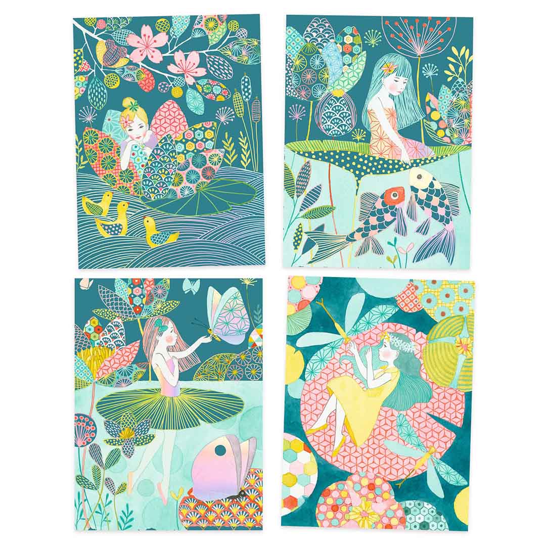 Vier verschillende Djeco kraskaarten met illustraties van figuren en dieren in een kleurrijk vijverlandschap.