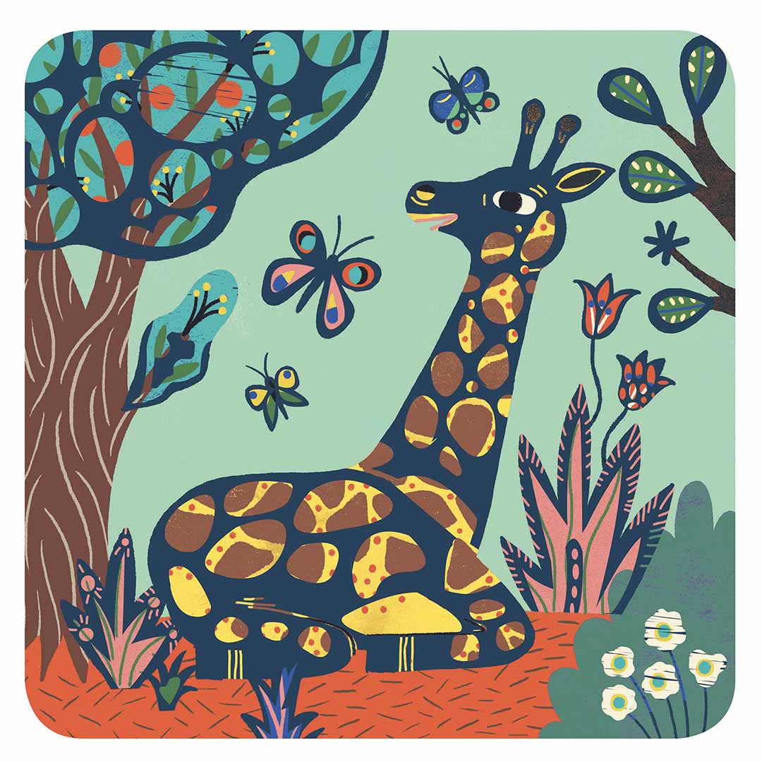 Een gedetailleerde kraskaart met een zittende giraffe omringd door jungleplanten en vlinders.