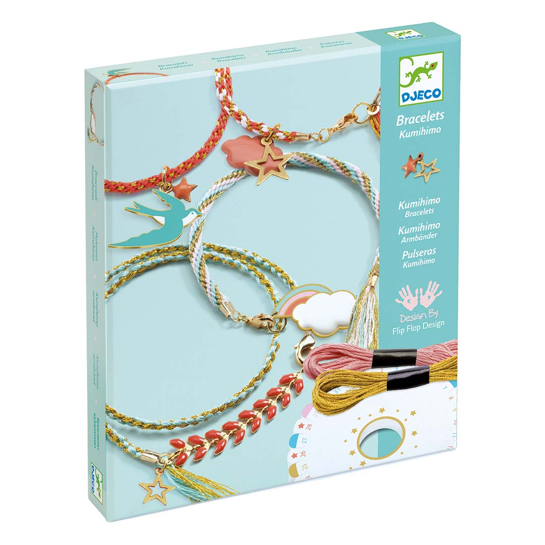 Djeco Kumihimo armbandjes maken set verpakking met voorbeelden van gevlochten armbandjes met sterren, een vogel en een regenboogwolk.