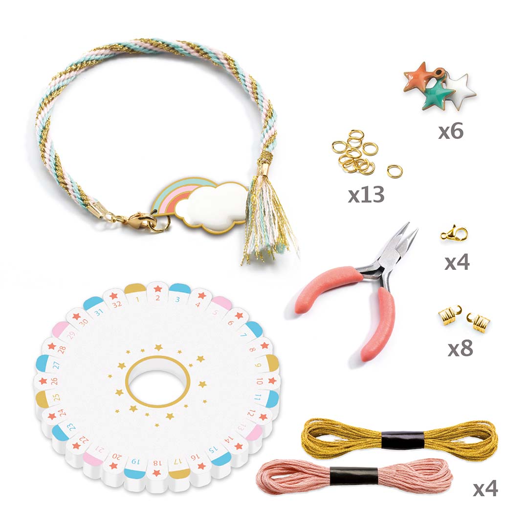 Inhoud van de Kumihimo armbandjes maken set met vlechtgereedschap, draden, metalen bedeltjes en sluitingen.