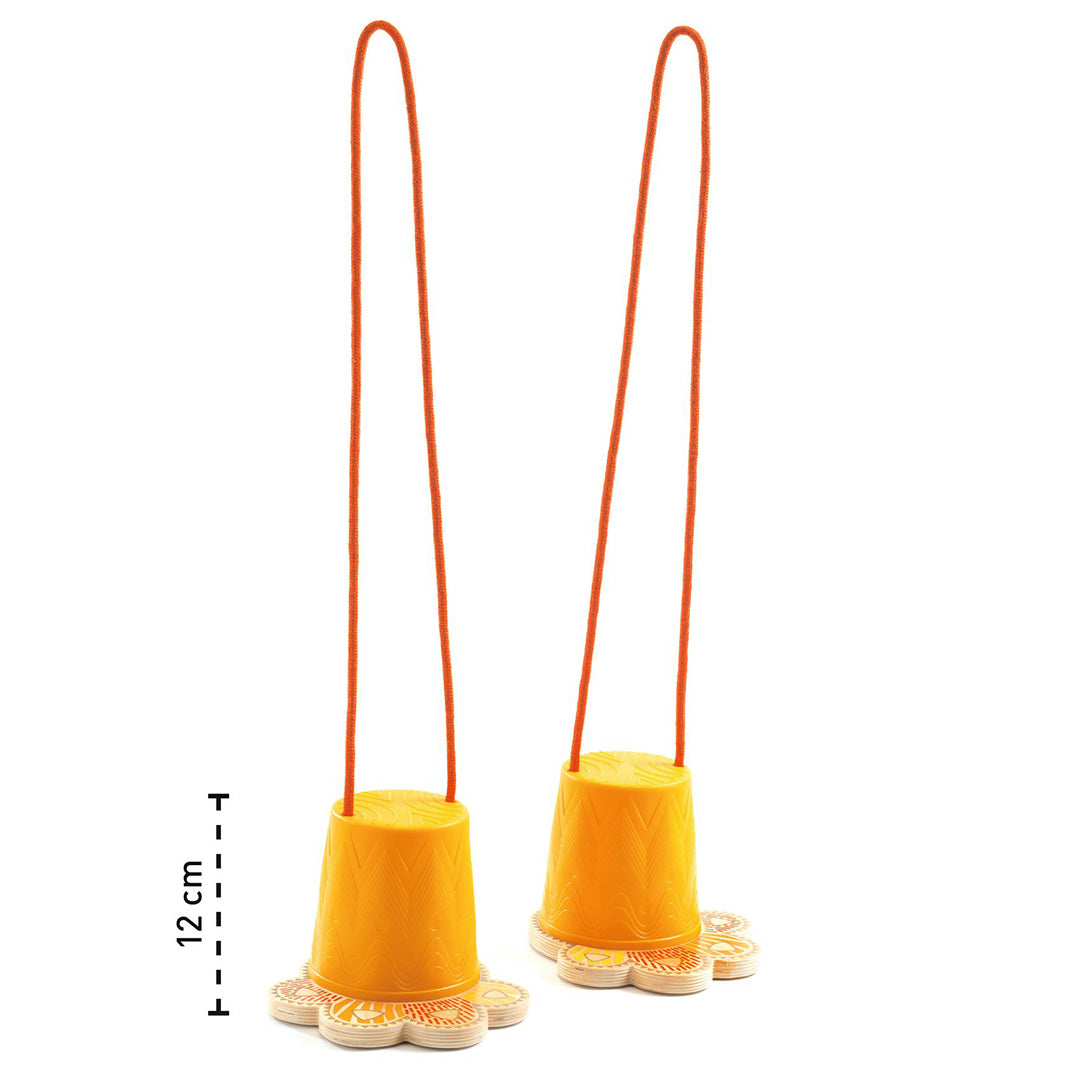 Twee gele loopklossen met oranje touwen en een maataanduiding van 12 cm hoog.