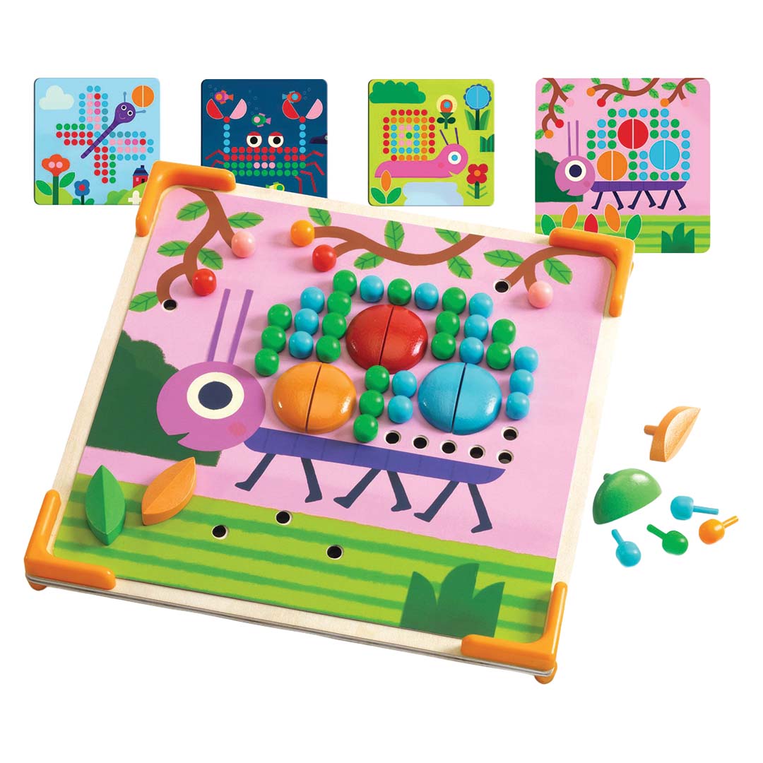 De Djeco Mosaïco mini animo houten mozaïekpuzzel met een insectenafbeelding en voorbeeldkaarten.