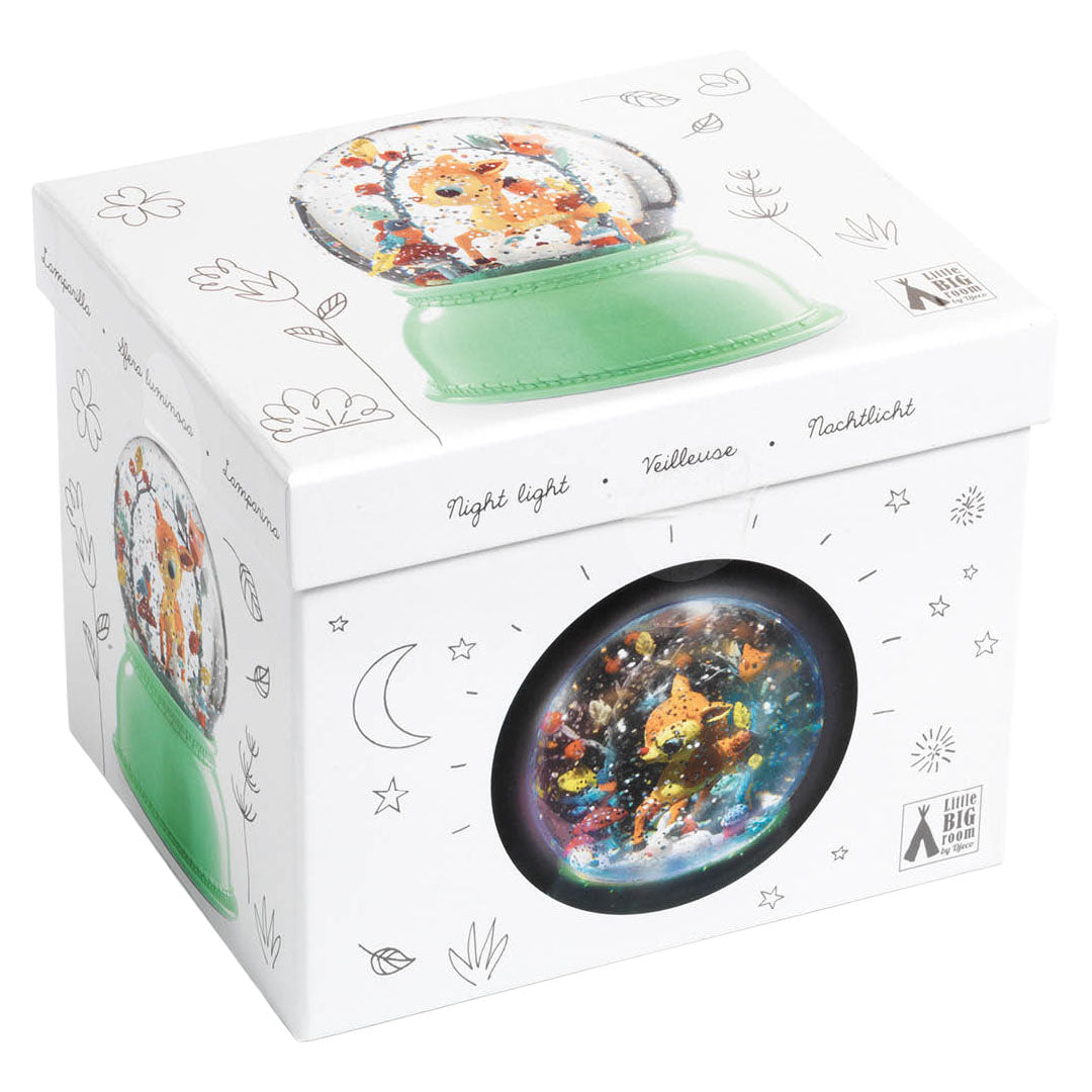 De witte verpakking van het Djeco nachtlampje met illustraties en de tekst 'Night light'.