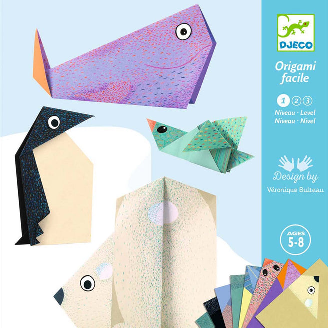 Djeco origami hobbyset met gevouwen pooldieren zoals een walvis, pinguïn en vogel, en de verpakking met merklogo.