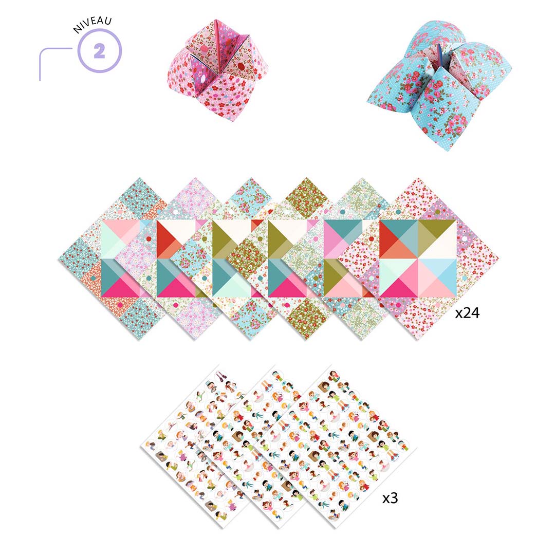 Overzicht van de Djeco origami set met twee gevouwen vogelspellen, 24 vellen papier met bloemenpatronen en 3 stickervellen met kinderillustraties.