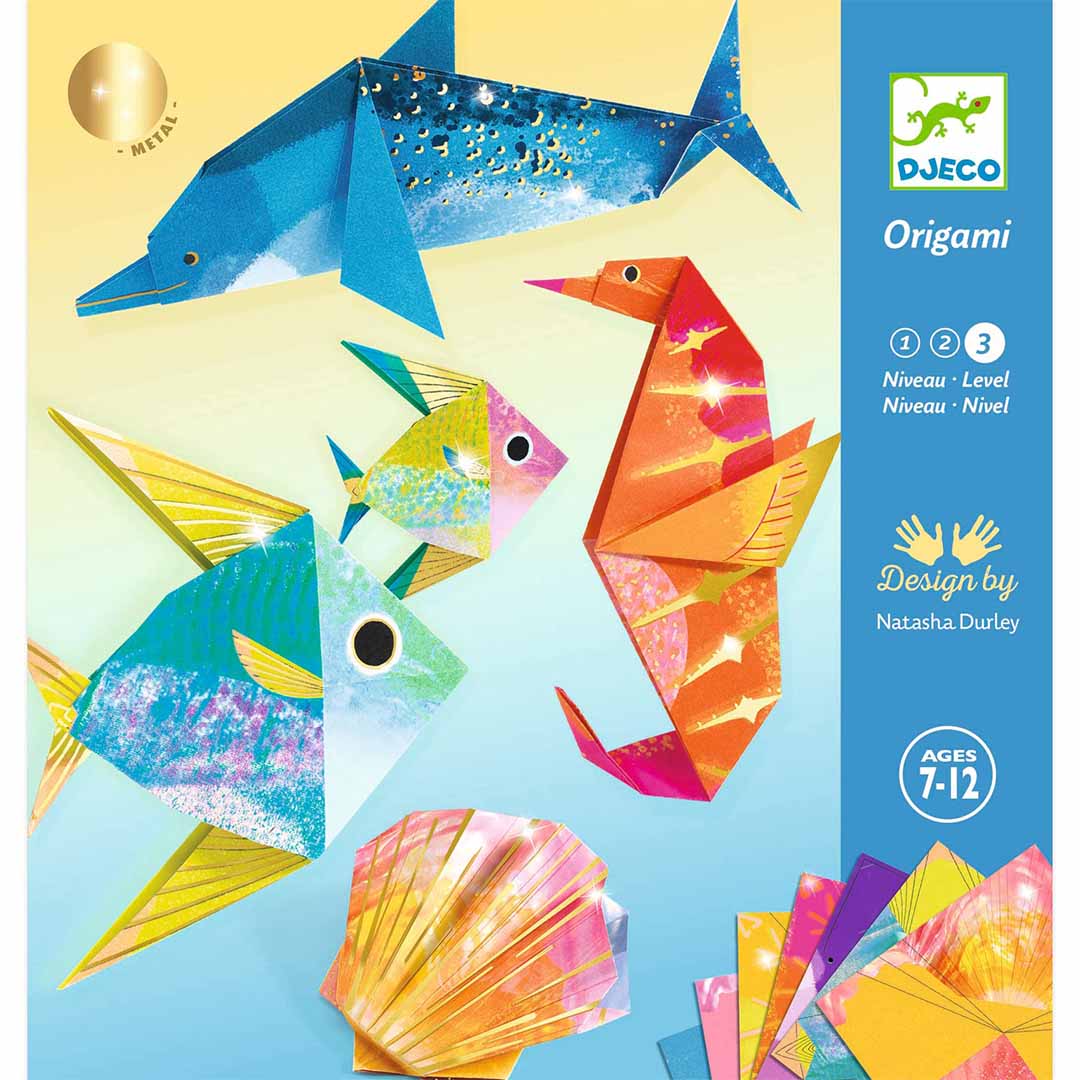 Djeco origami zeedieren hobbyset verpakking met gevouwen dolfijnen, vissen en zeepaardjes.