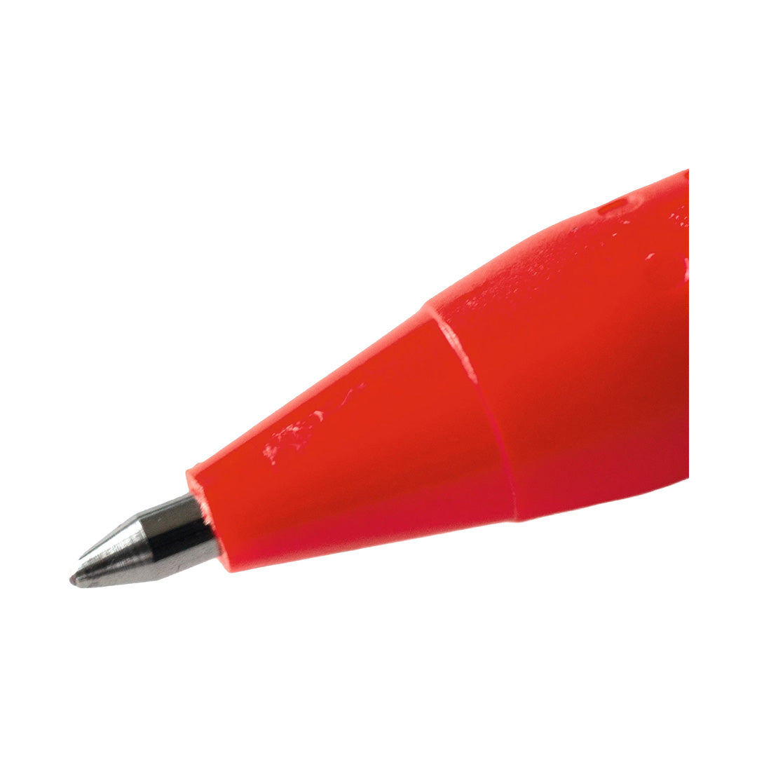 Detailopname van de punt van een rode uitwisbare pen.