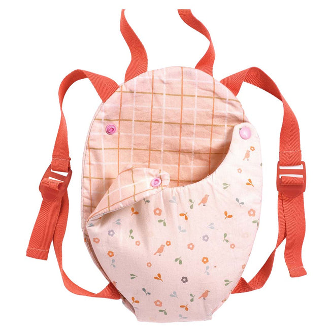 Djeco poppendraagzak met roze geruit en gebloemd patroon met vogels.