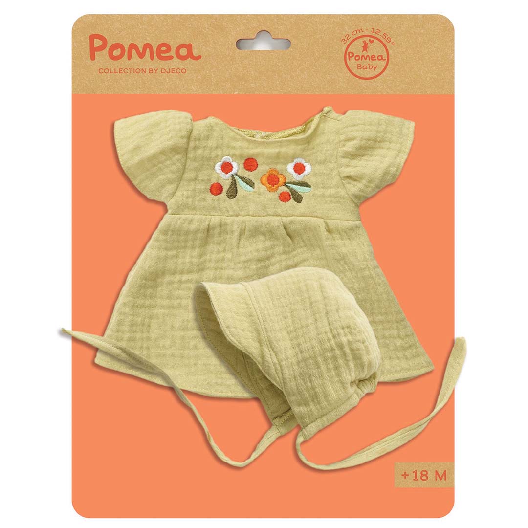 Verpakking van de Djeco Pomea poppenkleding set met lichtgroen gebloemd jurkje en muts.